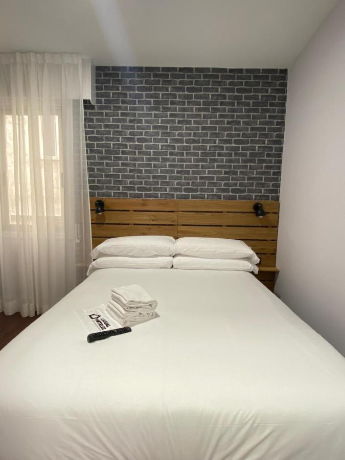 Готель Casual Mardones Більбао Екстер'єр фото A room at the hotel