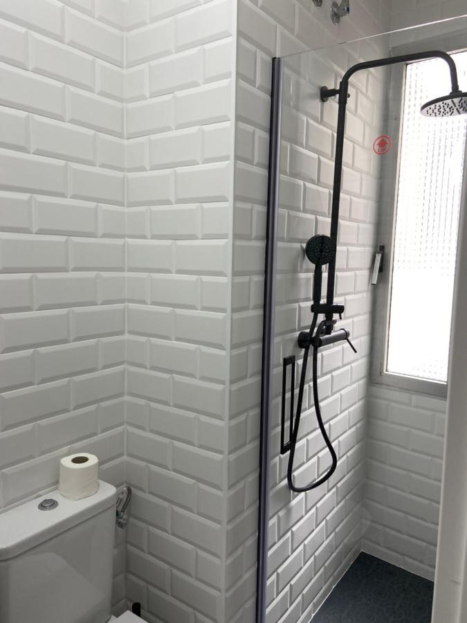 Готель Casual Mardones Більбао Екстер'єр фото A shower
