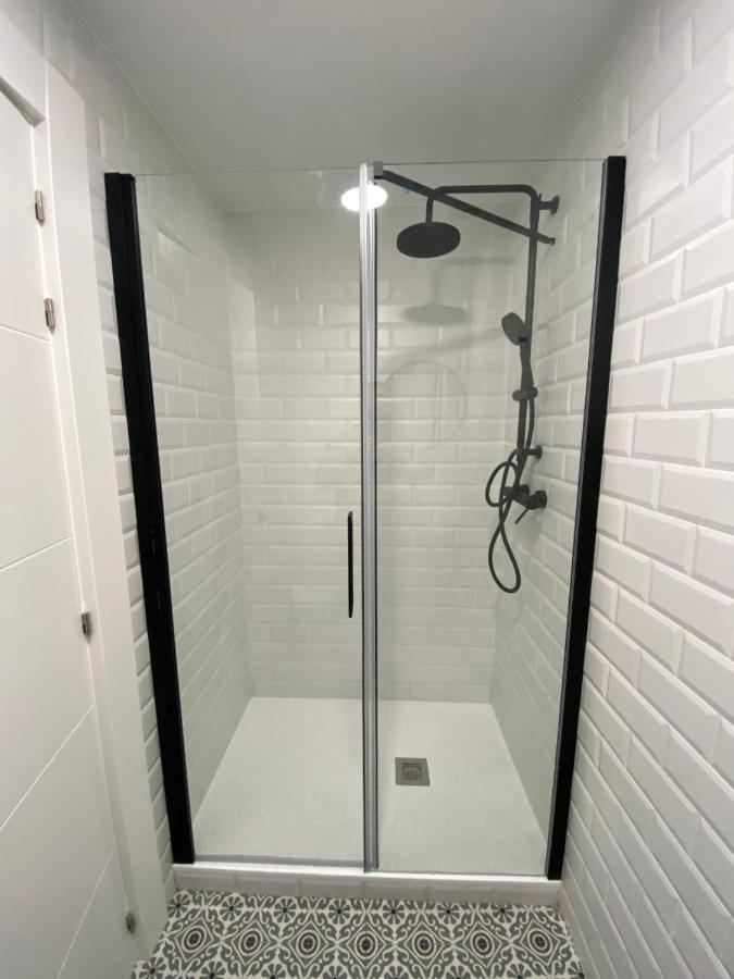 Готель Casual Mardones Більбао Екстер'єр фото A shower cubicle